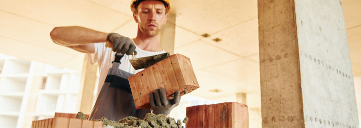 Truelle fer joint maçon